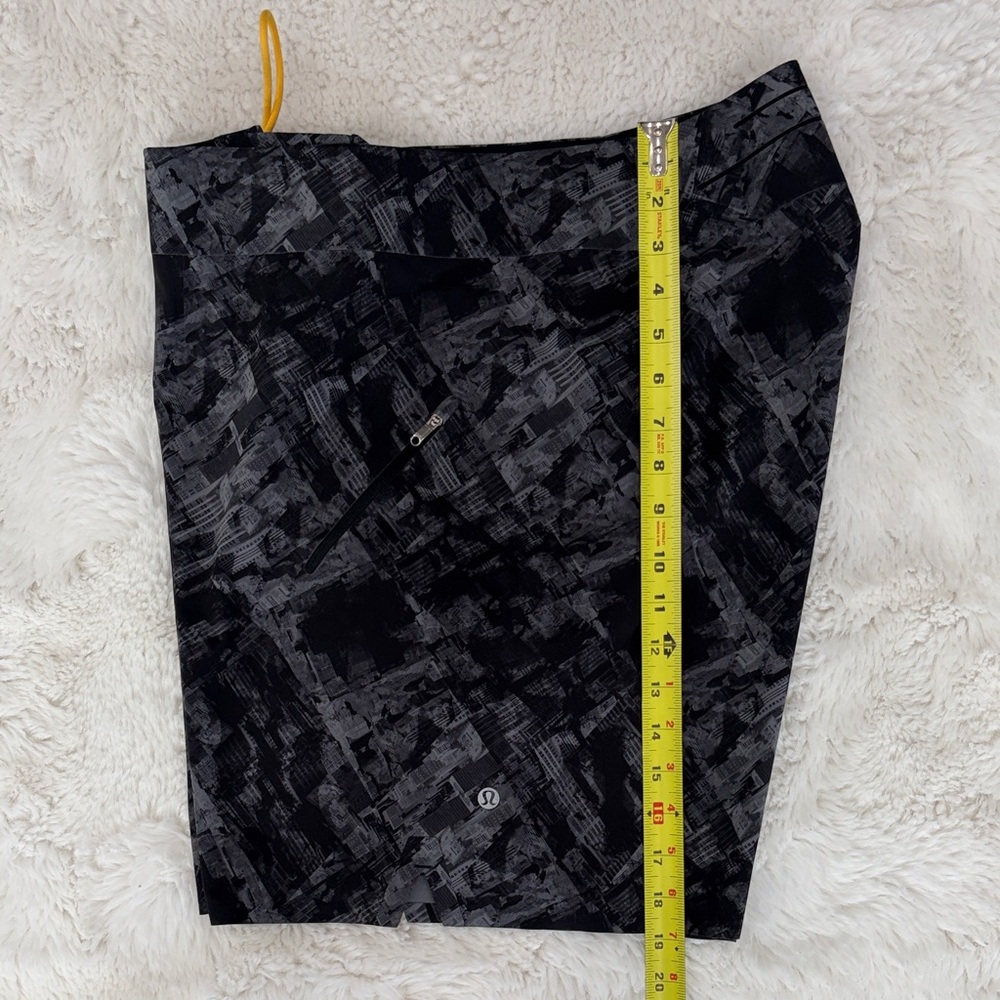 Lululemon,Size 40,Men's Black and Gray Swim Shorts - Picture 12 of 17